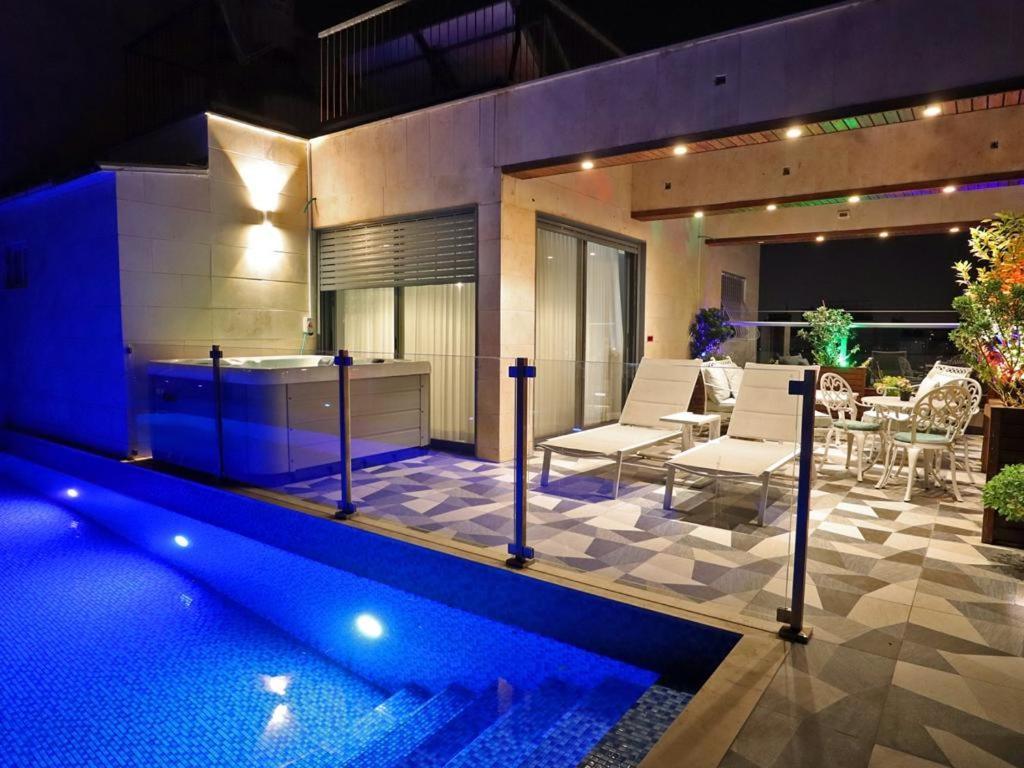 Luxury Rooftop Apartment In Netanja Exterior foto