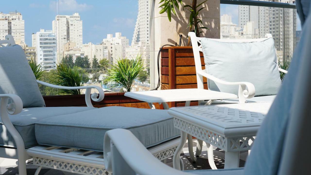 Luxury Rooftop Apartment In Netanja Exterior foto