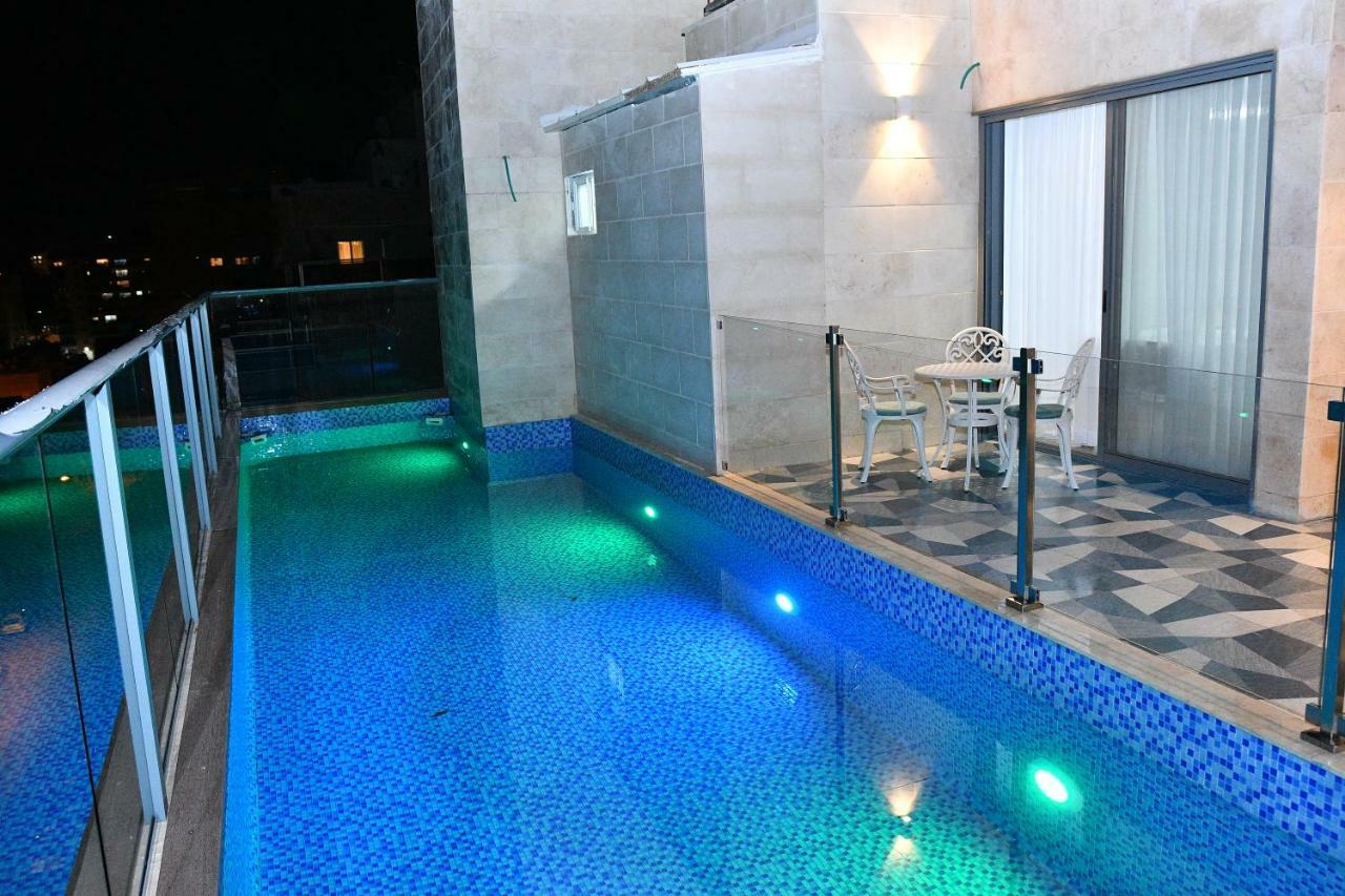 Luxury Rooftop Apartment In Netanja Exterior foto